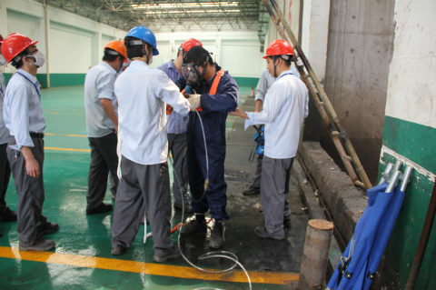 常州公司发展“垃圾库人员坠落接济”安全演练